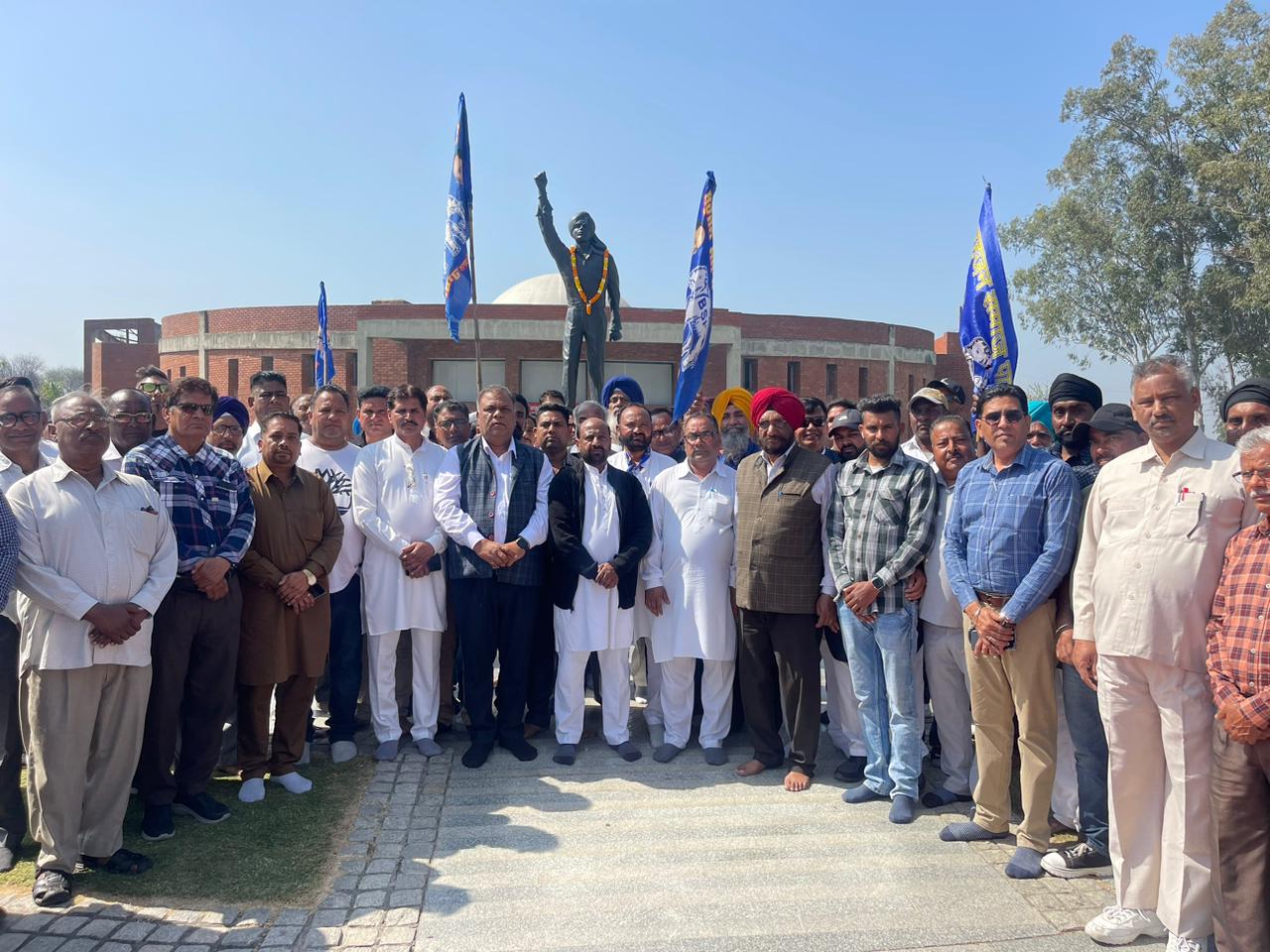 ਆਮ ਆਦਮੀ ਪਾਰਟੀ ਵਲੋਂ ਸ਼ਹੀਦ ਭਗਤ ਸਿੰਘ ਦੇ ਜੱਦੀ ਪਿੰਡ ਨੂੰ ਅਤੇ ਜ਼ਿਲ੍ਹਾ ਸ਼ਹੀਦ ਭਗਤ ਸਿੰਘ ਨਗਰ ਨੂੰ ਕੋਈ ਪ੍ਰੋਜੈਕਟ ਨਹੀਂ ਦਿੱਤਾ।